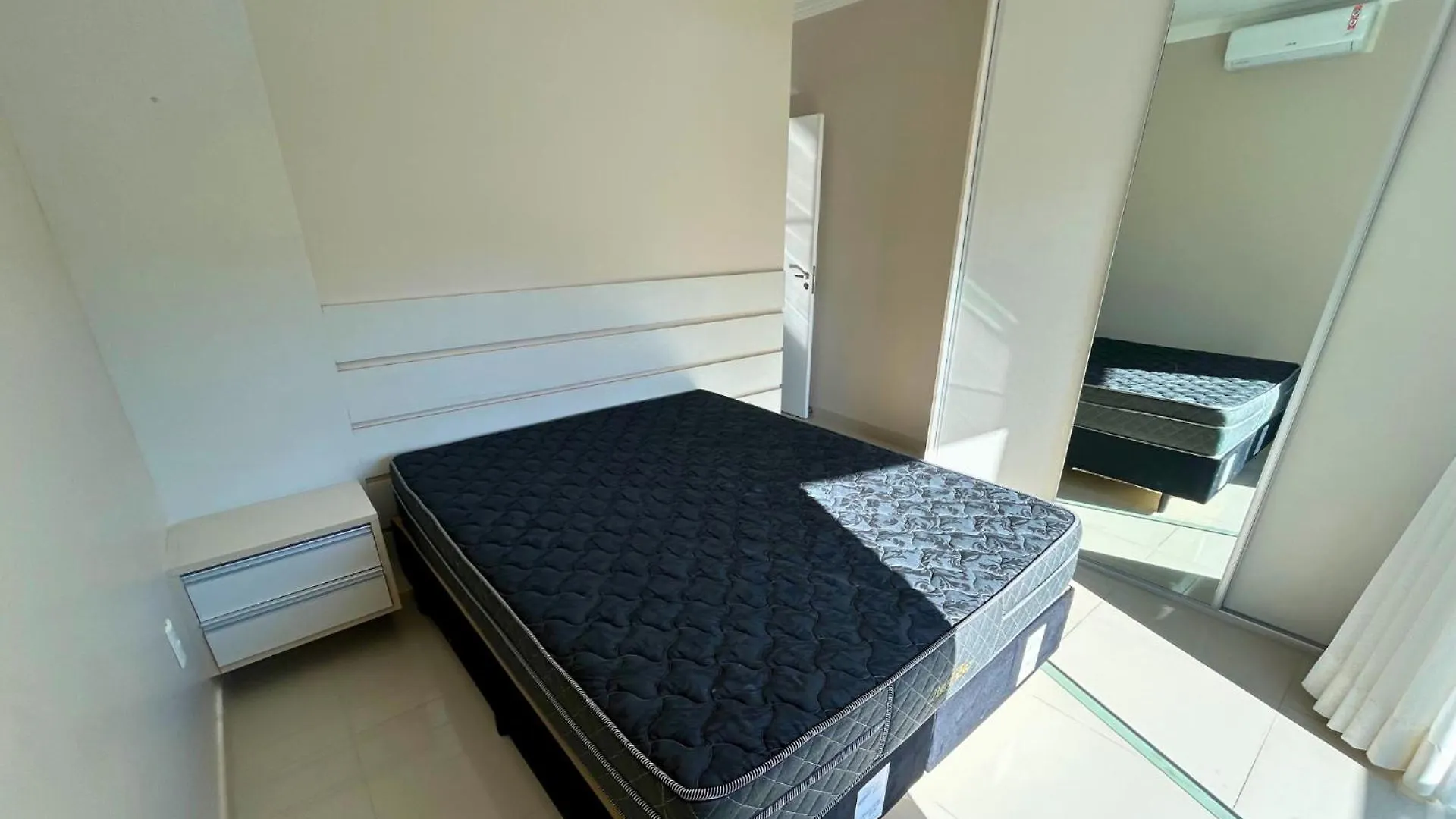 Apartamento 3 Dormitorios Na Praia De Bombas Бомбиньяс 0*,  Бразилия
